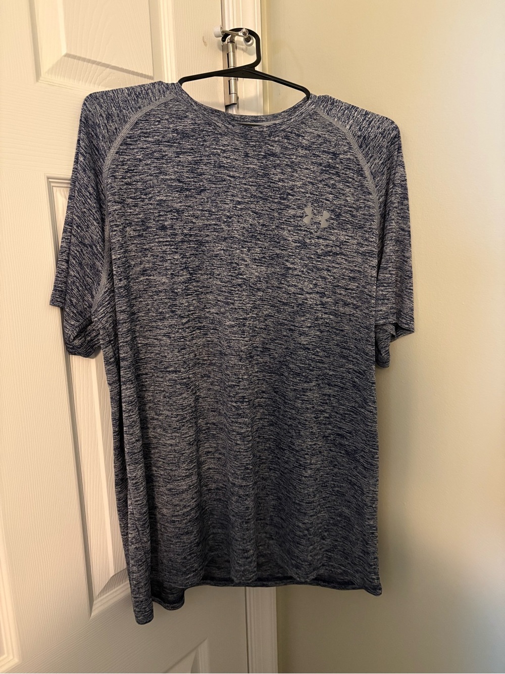 4 shirt BUNDLE Under Armour Men’s Heather Short-Sleeve Performance Tee’s